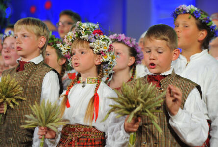 Folklora - laureātu koncerts "Dindaru, dandaru, re, kā varu!"