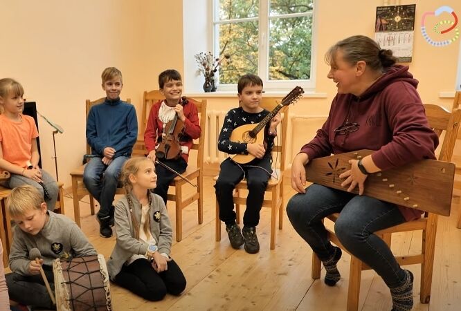 Folkloras kopas "KOKLE" un vadītājas Dinas Liepas stāsts