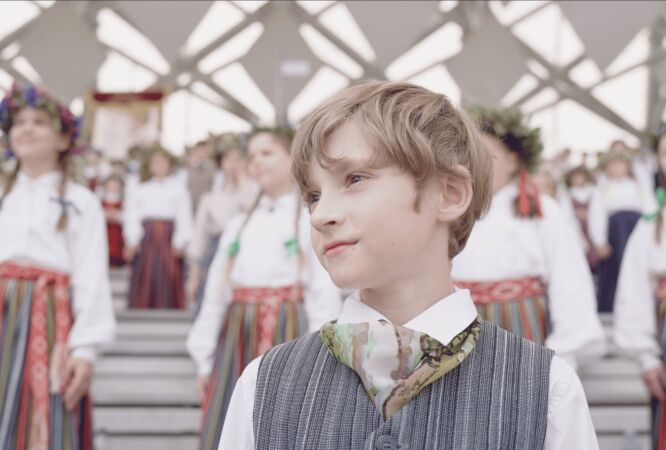 Pirmizrādi Rīgā un Latvijas Televīzijā piedzīvos dokumentālā filma “DZIESMU AVOTI 1866” – stāsts par pirmajiem latviešu skolēnu koru svētkiem 1866. gadā Lazdonā        